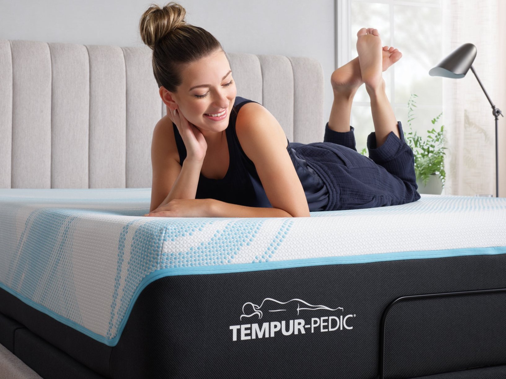 Tempur-Pedic- LuxeBreeze - Medium Hybrid – The Mattress Place